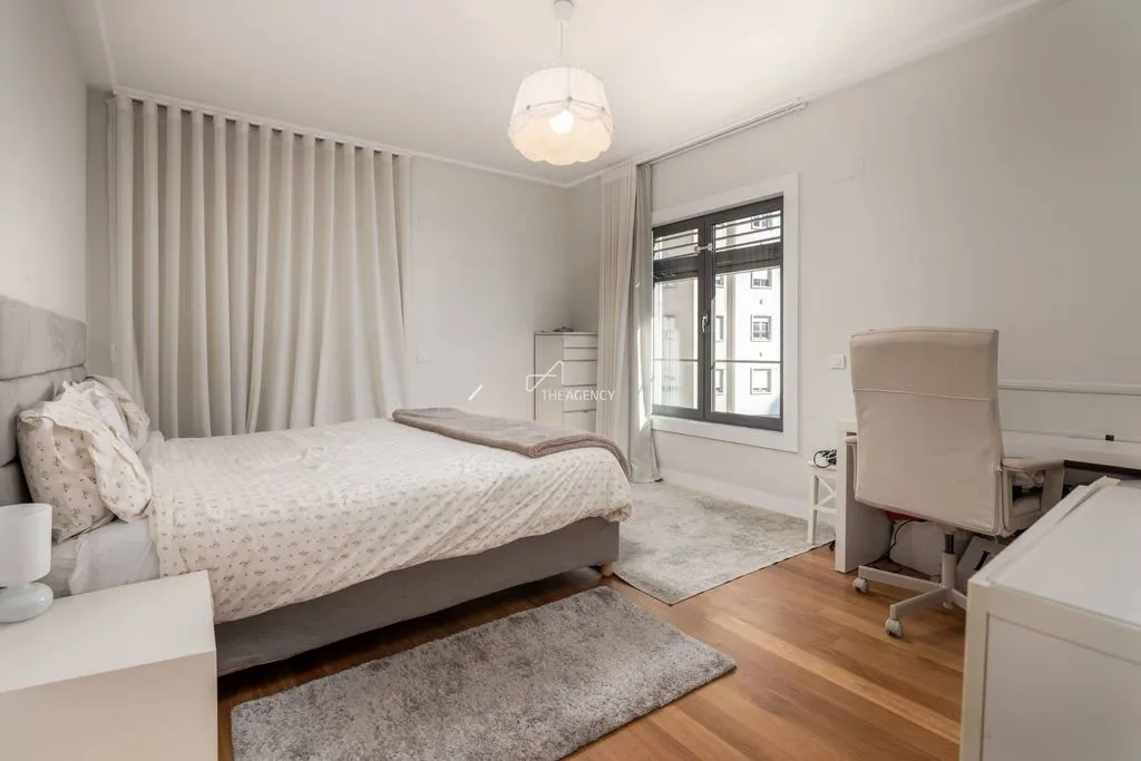 Bedrooms - Luxury Flat with Balcony in Lapa, Lisbon
