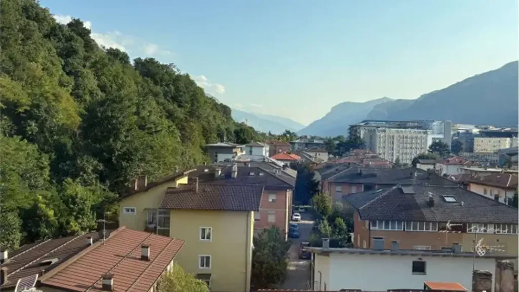 Rõdu - Quadrilocale with Balcony in Trento