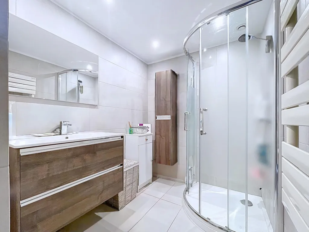 Salles de bain - Appartement avec Terrasse et Vue Sud à Cagnes-sur-Mer