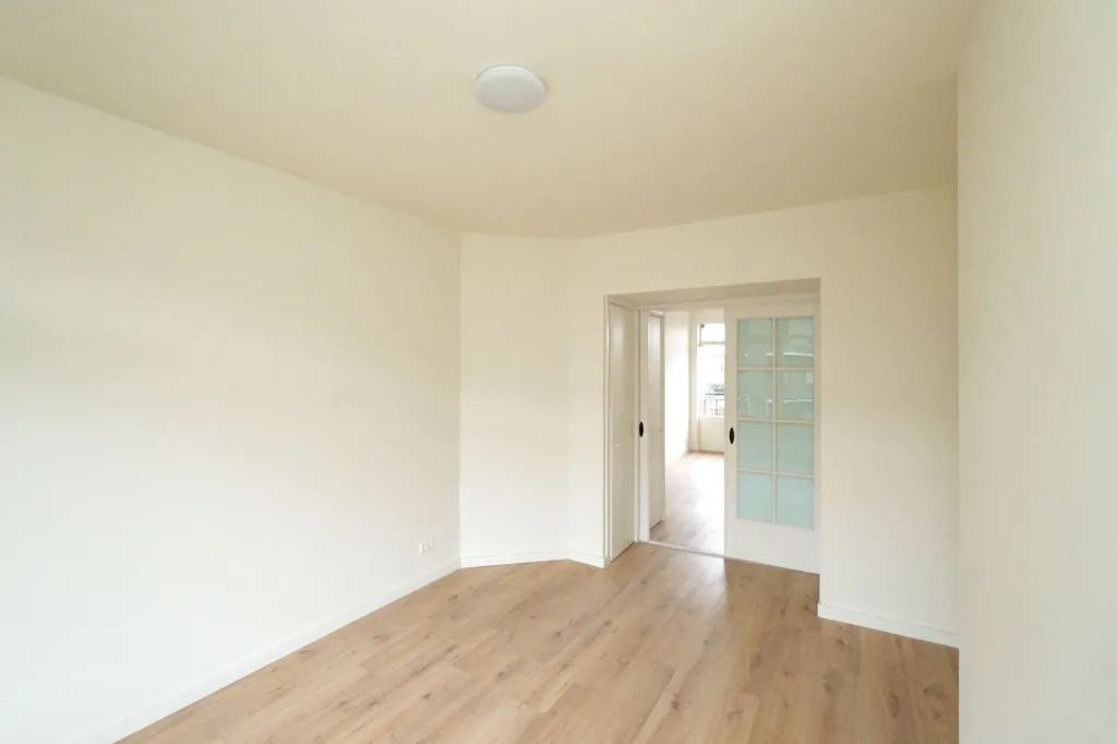Pièces - Renovated 3-Bed Apartment with Balcony in Den Haag