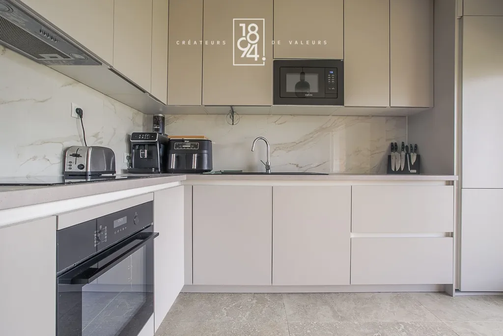 Cucina - 3-Bed Apartment with Terrace in Marseille 8th
