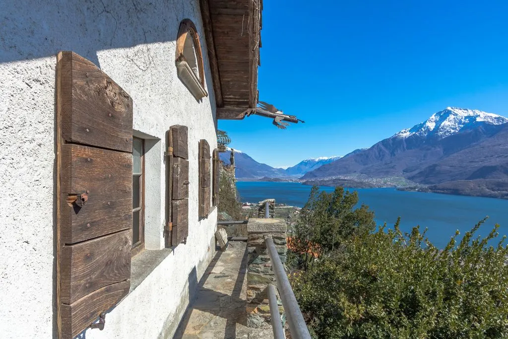 Terrasse - Luxury Villa with Lake View in Dongo