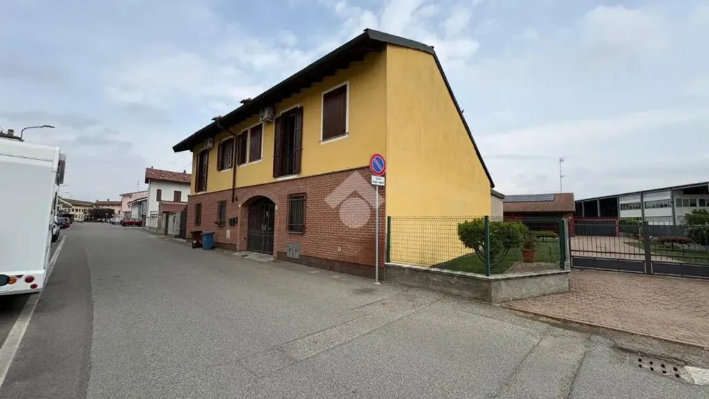 Exterior - Spacious 4-Bedroom Apartment in Sozzago