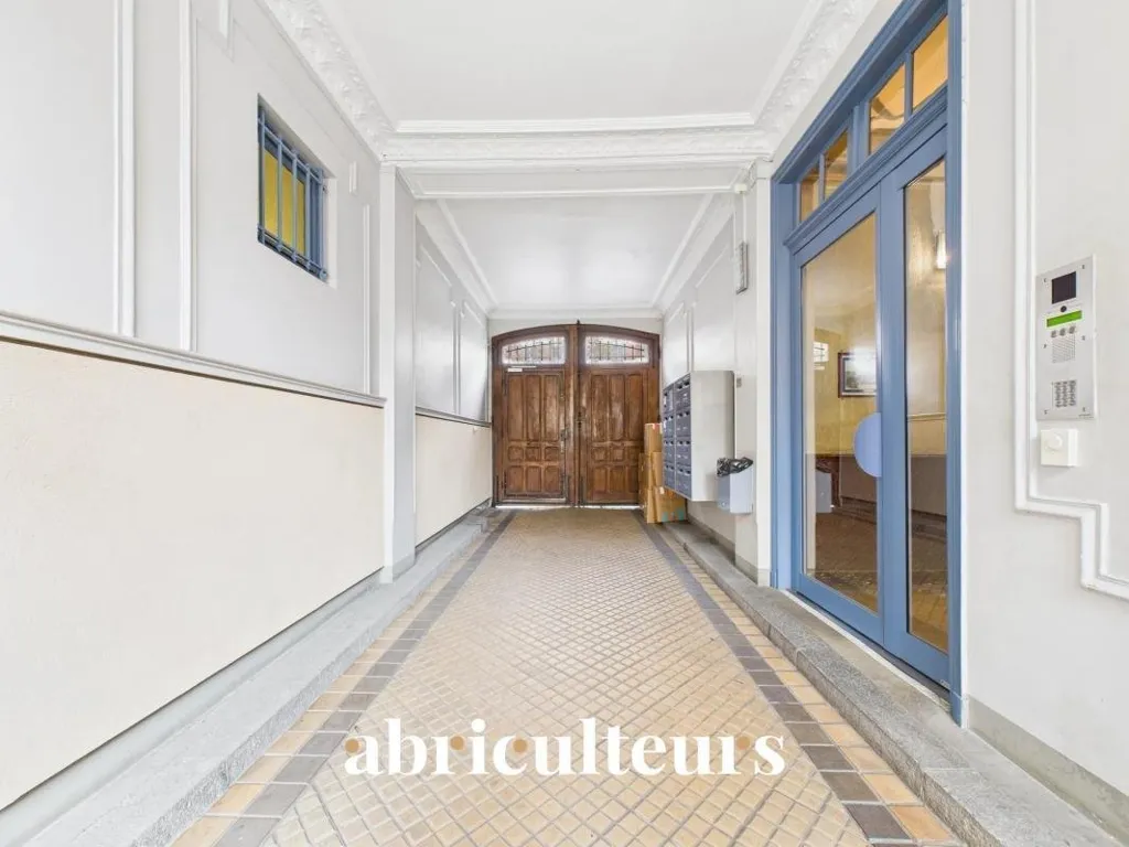 Entrée - Appartement Familial avec Vue Dégagée à Paris 20ème