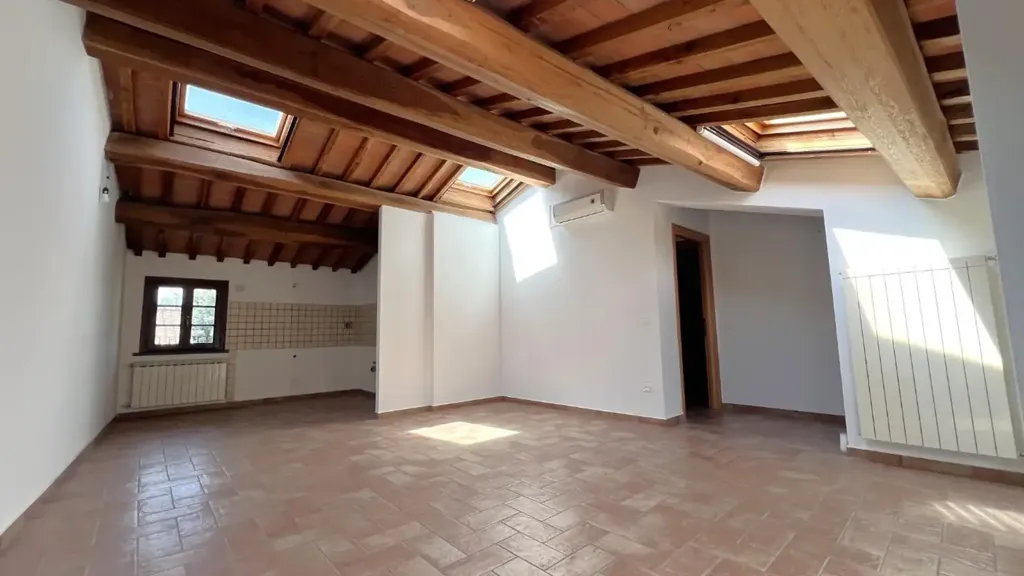 Pièces - Rustic-Style Penthouse with Panoramic Views in Cascina