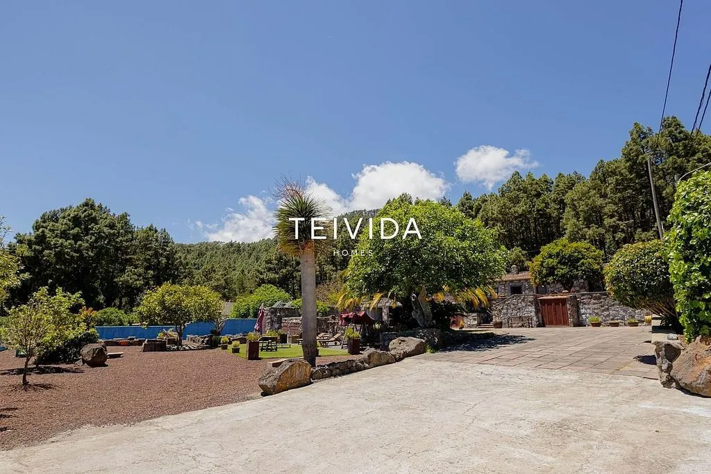 Exterior - Villa with Pool and Bodega in El Rosario