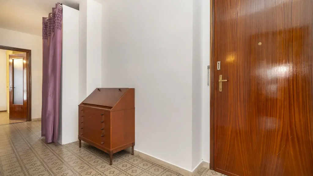 Esik - Apartment with Three Balconies in Melle Centre