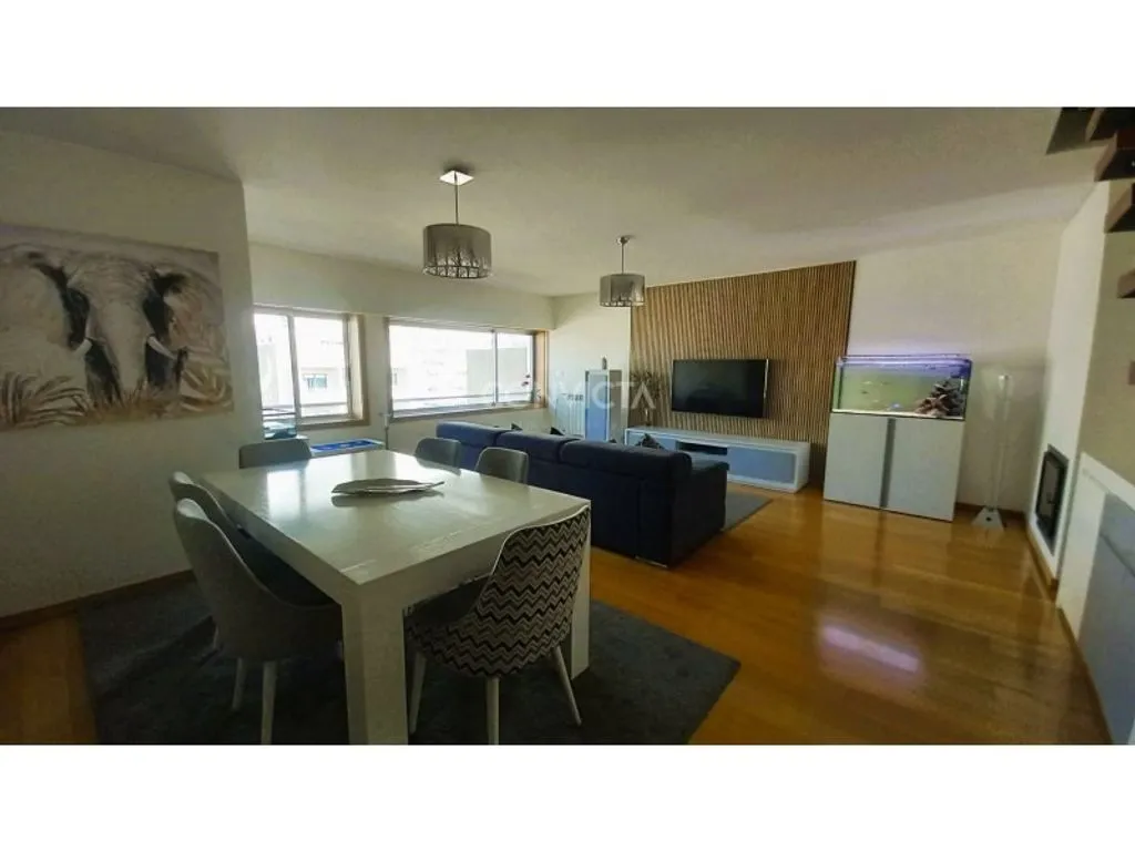 Salle à manger - Luxury Duplex with Gym in Maia Centre