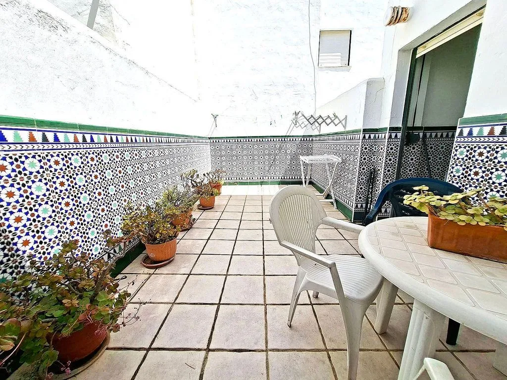 Aed - Terraced Apartment with Pool in Central Location