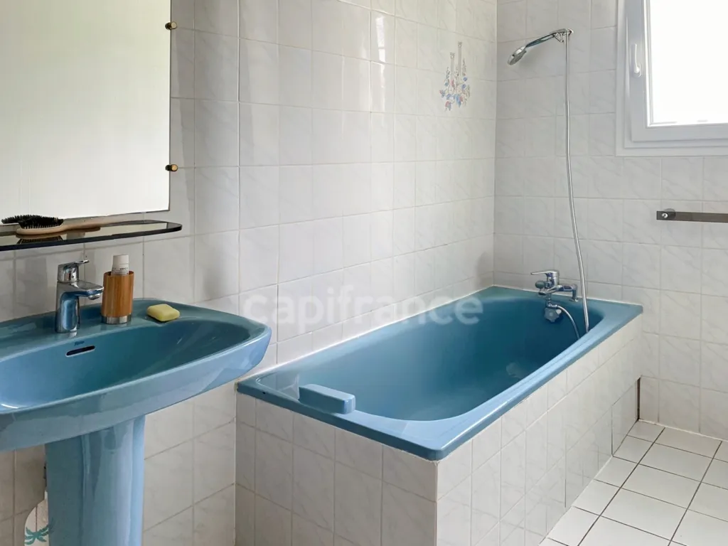 Salles de bain - Maison avec Terrasse et Jardin à Prévessin-Moëns