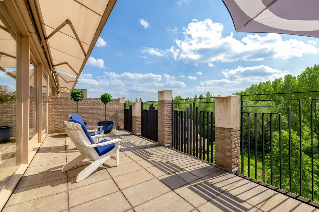 Terrass - Luxury Penthouse with Castle View in Beeckendael