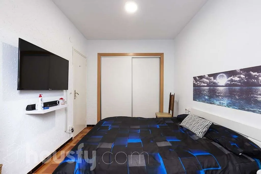Bedrooms - Apartment with Balcony in Santa Bàrbara