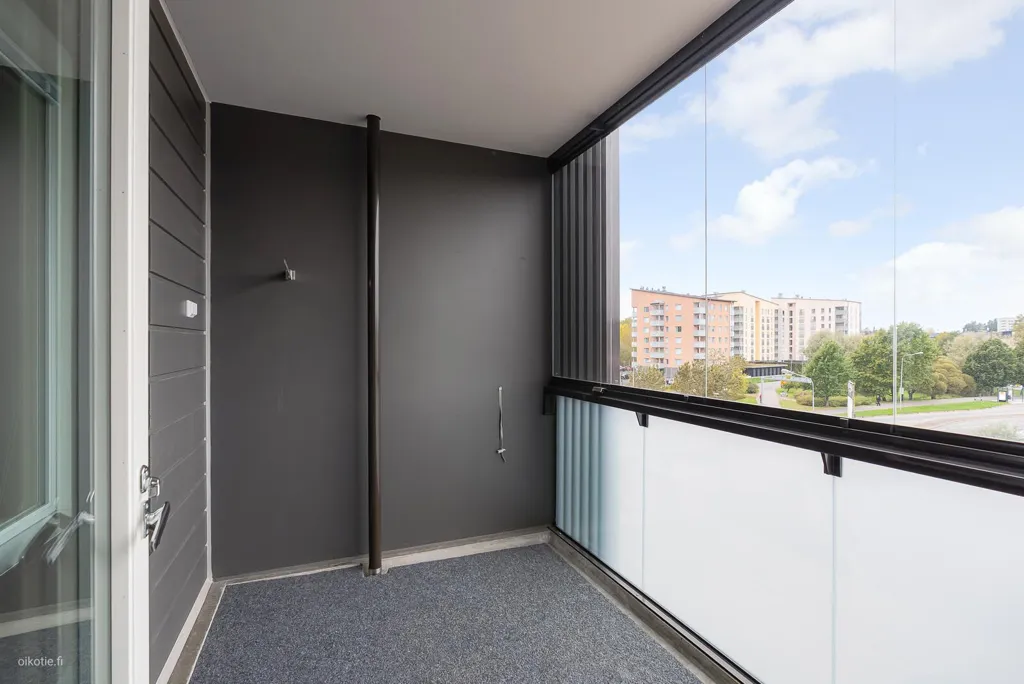 Balcon - Triangular Apartment with Balcony in Järvenpää