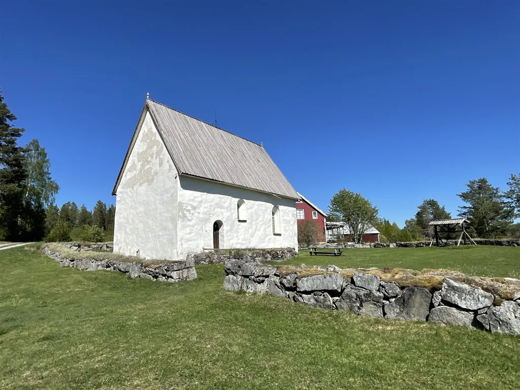 Exterior - Charming Older House with Garden in Ramvik