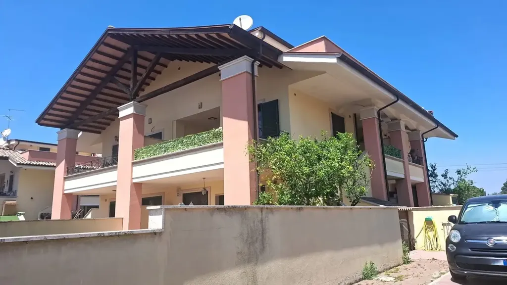 Esterno - Casa indipendente con giardino a Pomezia