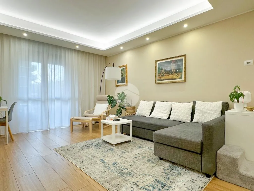 Séjour - Trilocale with Private Garden in Parma