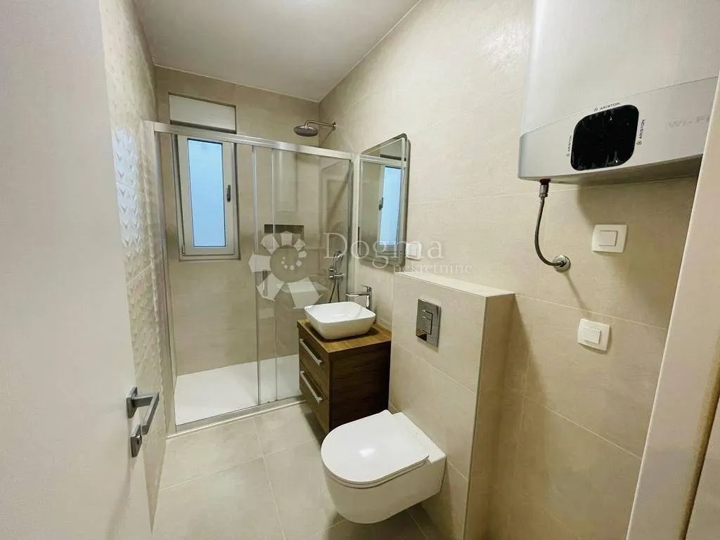 Bagni - New Seafront Apartment with Terrace in Novalja