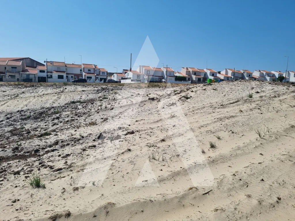 Aed - Construction Plot with 10 Apartments in Nazaré