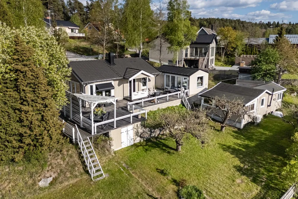 Vue aérienne - Three-Unit Property with Garden in Stäket