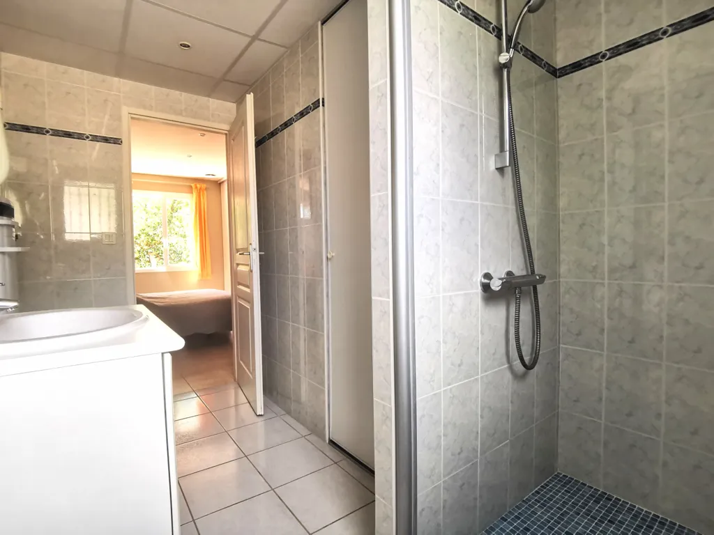 Salles de bain - Propriété avec 4 Gîtes et Piscine à Béziers
