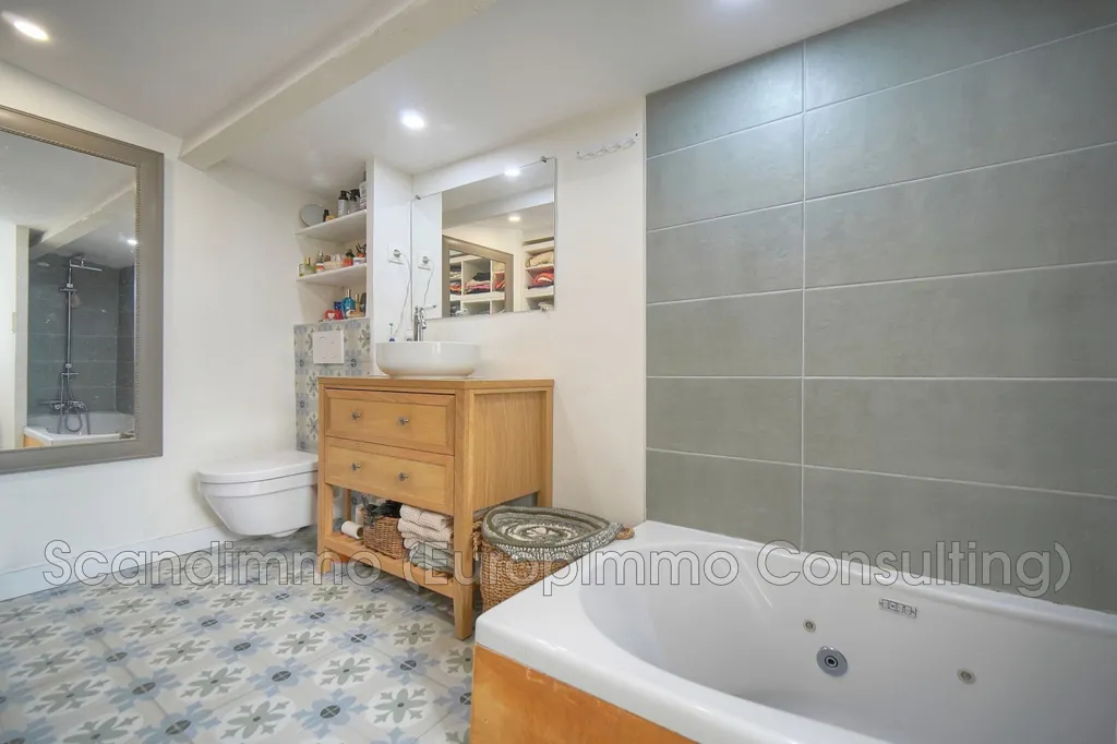 Bathrooms - Luxury Flat with Private Garden in Cannes