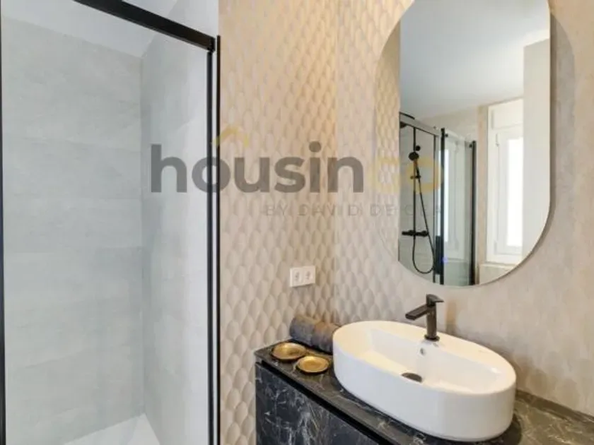 Bathrooms - Modern Penthouse with Central Madrid Views