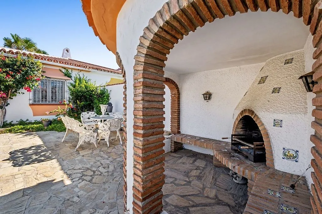 Terrass - Modern Semi-Detached Chalet with Pool in Torrox Costa