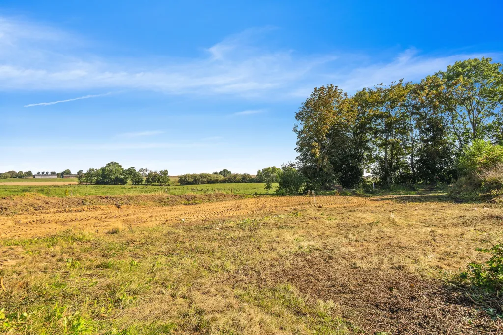 Aed - Year-Round Plot with 5G Coverage in Skanderborg