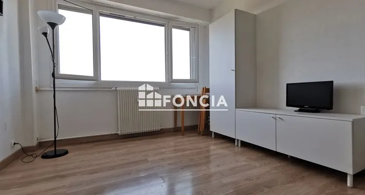 Chambres - Studio Calme avec Vue Dégagée à Melun