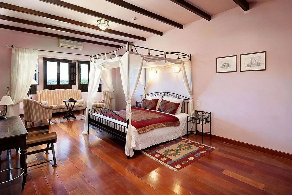 Bedrooms - Andalusian Cortijo with Pool in Almogía