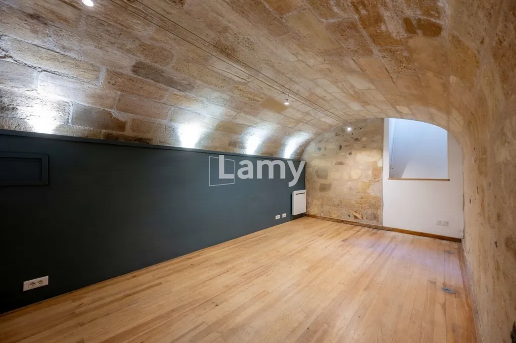 Pièces - Appartement Souplex avec Cour à Bordeaux Gambetta