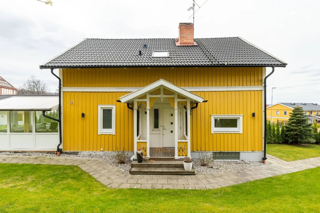 Välivaade - Two-Home Estate with Generous Outdoor Space in Jönköping