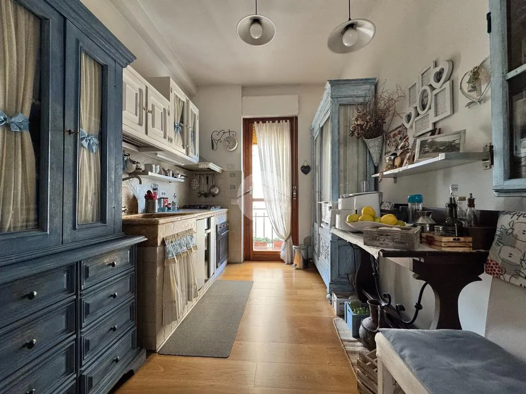 Cuisine - Rustic-Style Apartment with Balcony in Florence