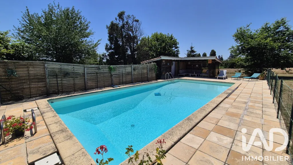 Piscine - Maison avec Piscine et Jardin à Sauveterre-de-Guyenne