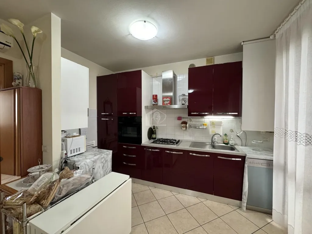 Cuisine - Bright Trilocale with Balcony in Suzzara