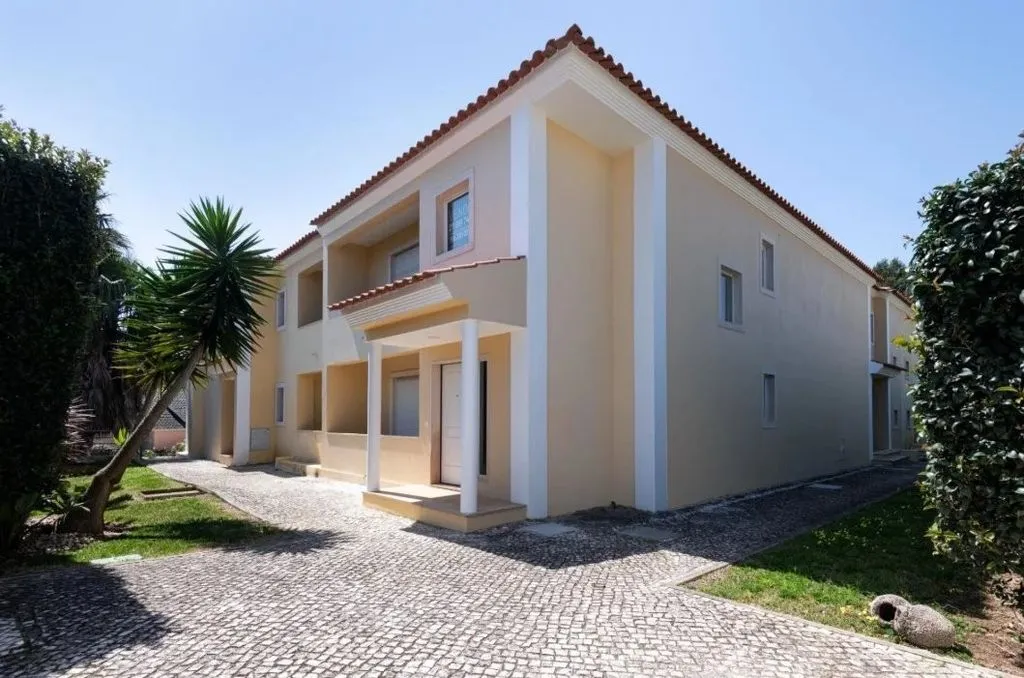 Extérieur - Three-Bedroom Villa with Greenbelt View in Cascais