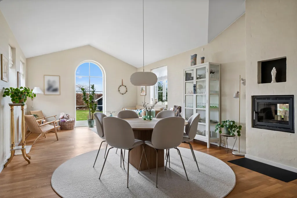 Söögituba - Classically Designed House with Garden in Svogerslev
