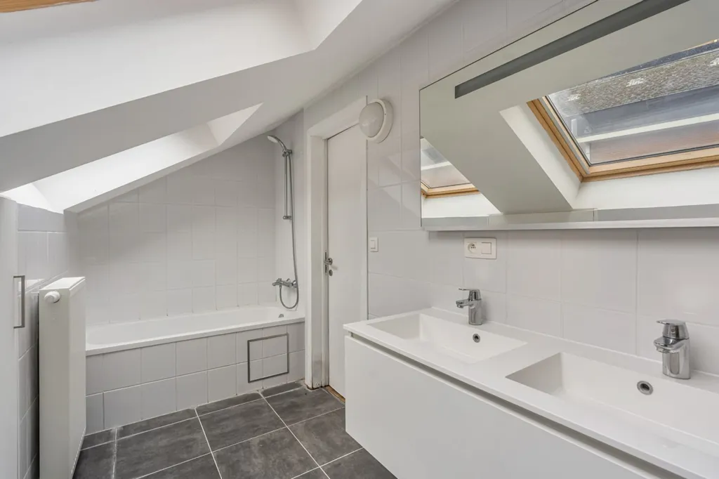 Salles de bain - Appartement Rénové et Énergétique au Centre de Diest