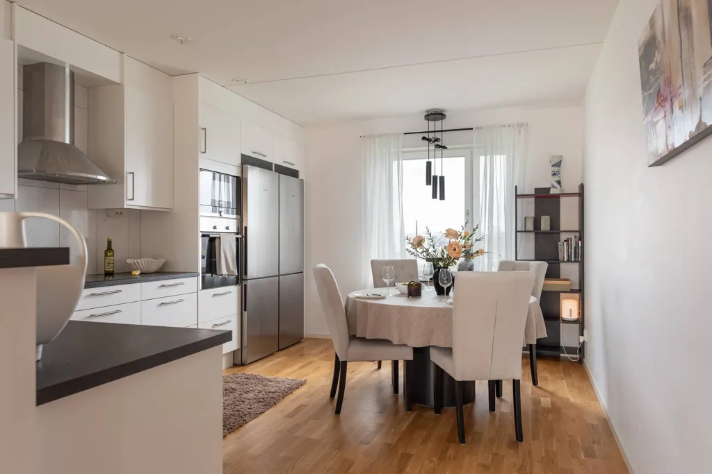 Söögituba - Modern Flat with Balcony on Södra Ringvägen