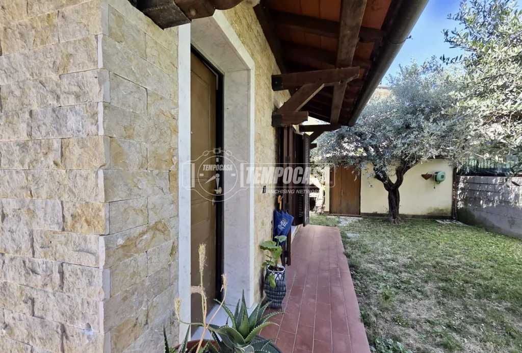 Terrass - Rustic Villa with Garden in Castagnola, Massa
