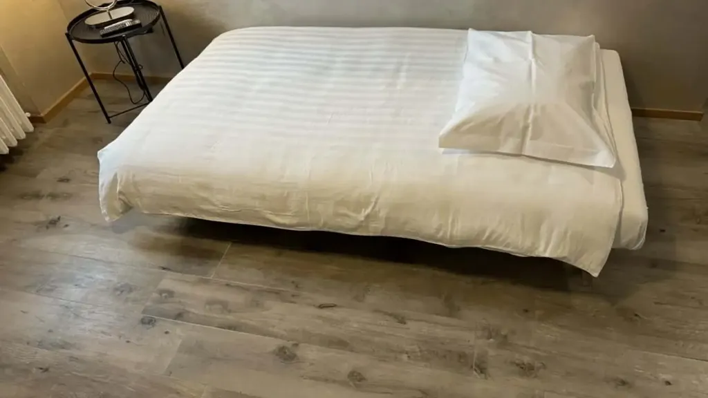 Bedrooms - 1-Bedroom Apartment with Private Parking in Basiglio