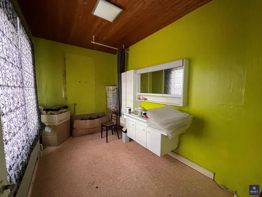 Bagni - Commercial Space with Potential in Top Location