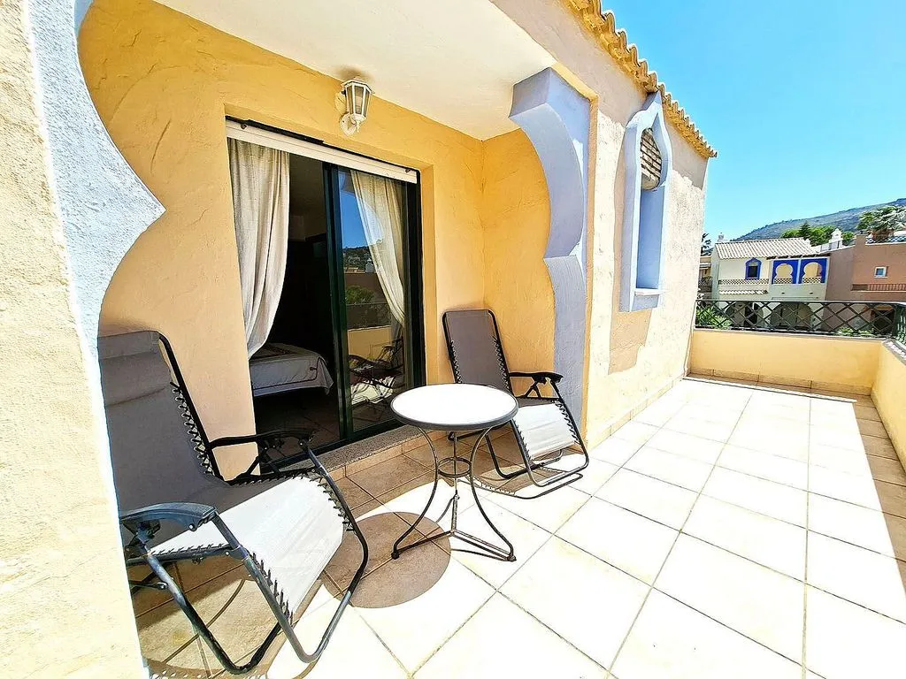 Terrass - Terraced Apartment with Pool in Central Location