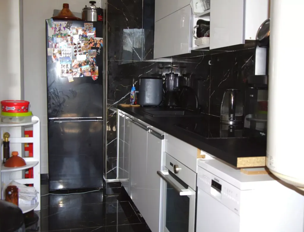 Cucina - Renovated Apartment with Balcony in Draguignan