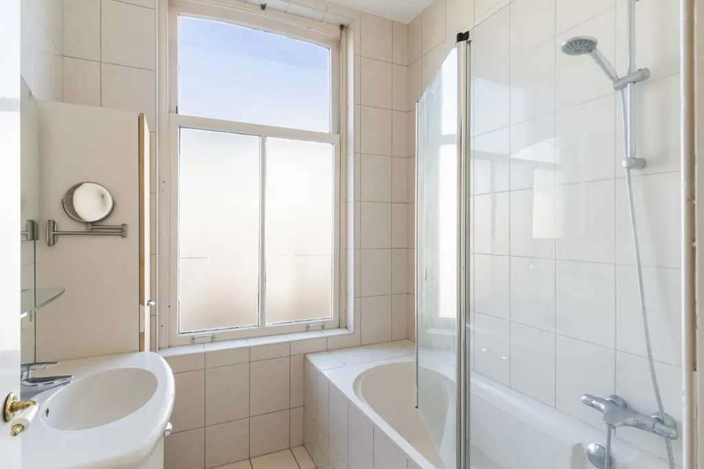 Salles de bain - Charming Apartment with Balcony in Utrecht