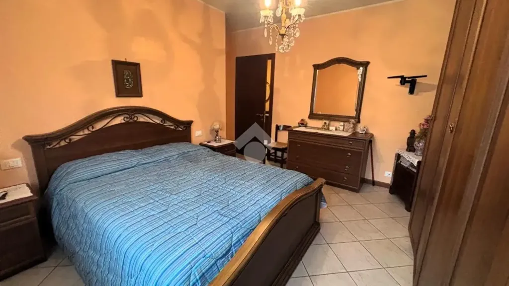 Chambres - Quadrilocale with Balcony in Mantova