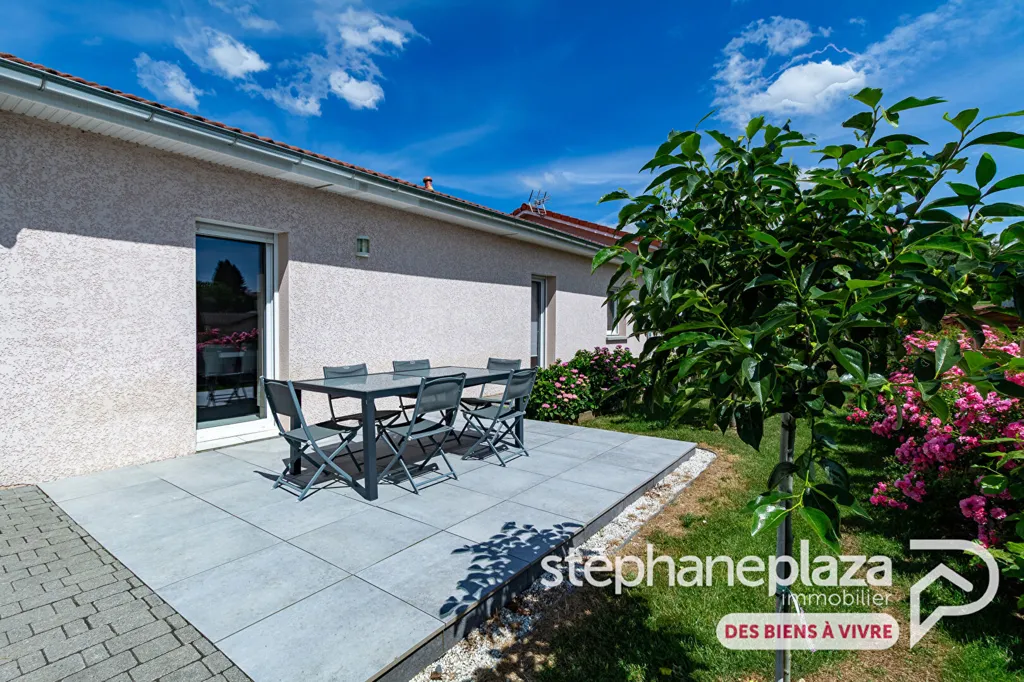 Terrass - Contemporary Flat-Plan House with Garden in Chalamont