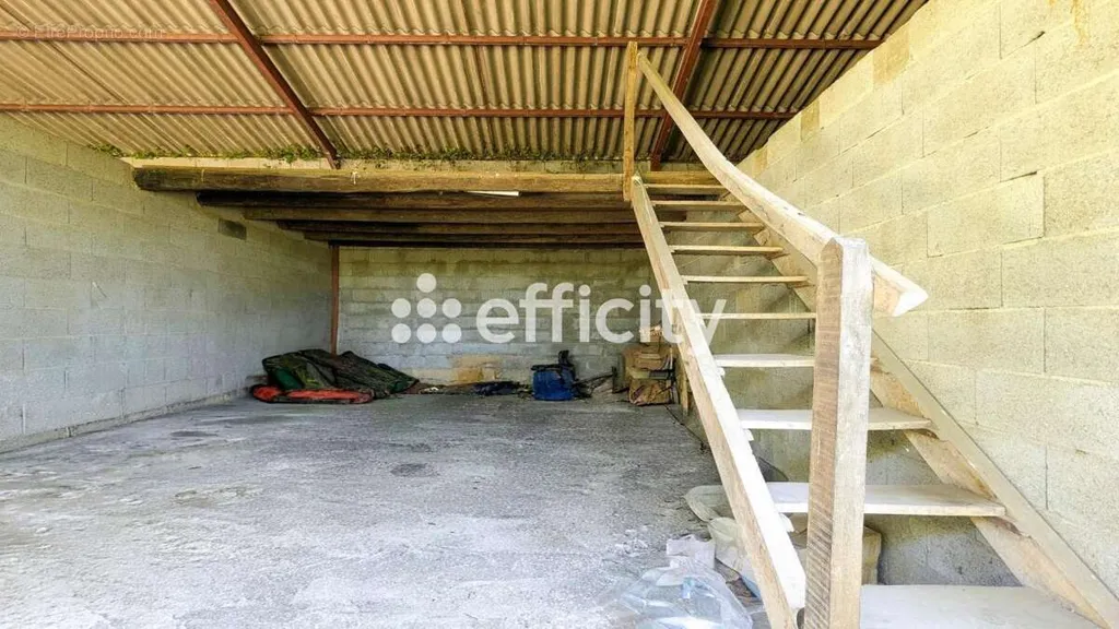 Garage - Hangar avec Double Garage et Mezzanine à Reyssouze