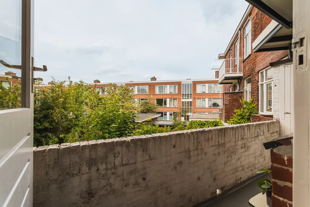 Rõdu - Modern Apartment with Balcony in Bezuidenhout