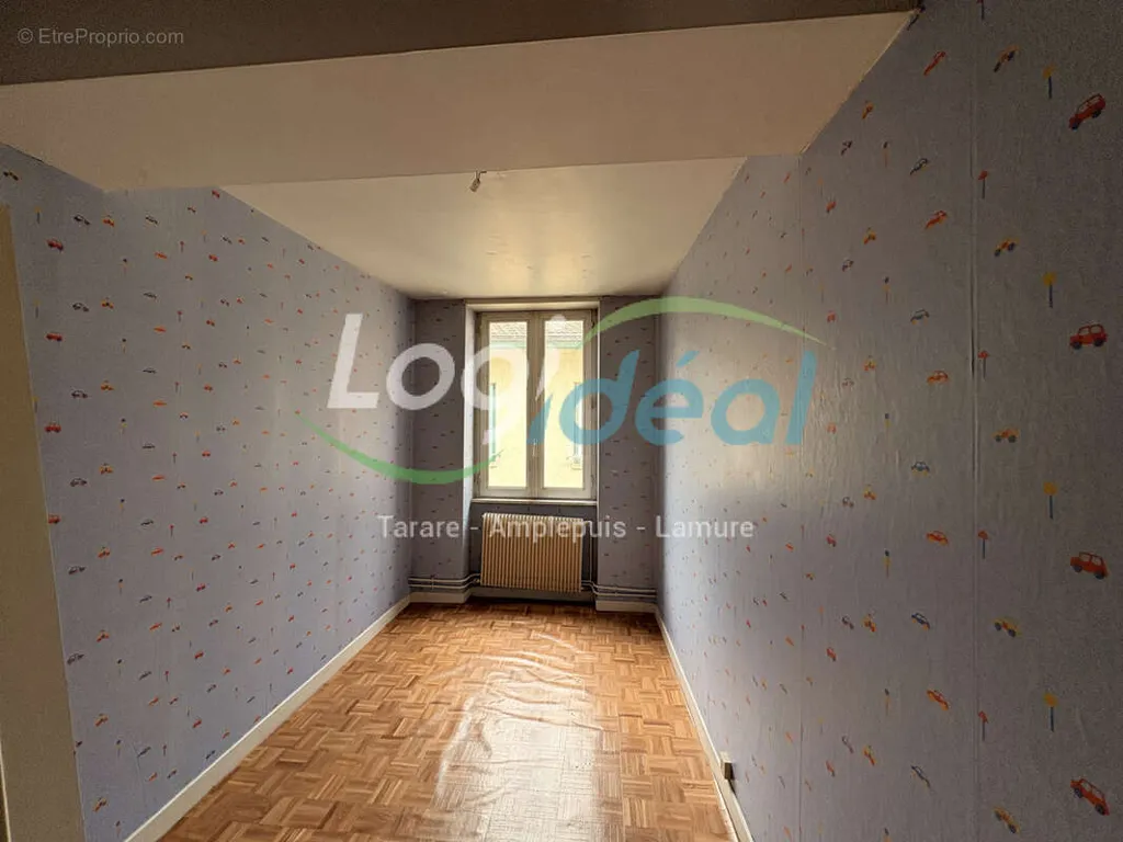 Toad - City Centre Flat with Balcony in Tarare